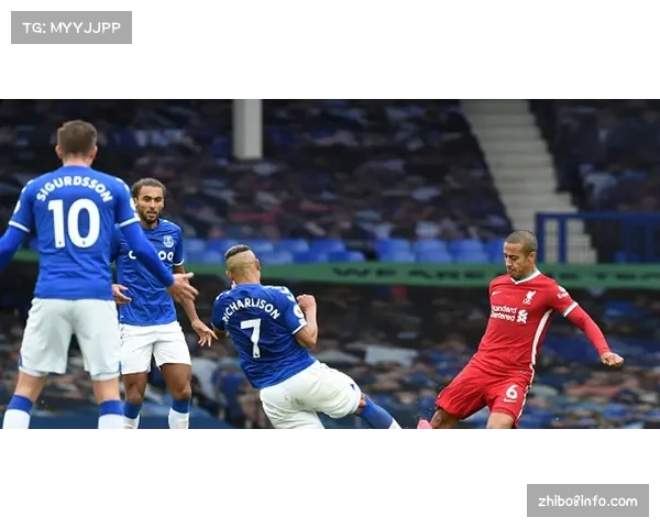 冲突与红牌：回顾埃弗顿与西汉姆联比赛末段的混乱十分钟